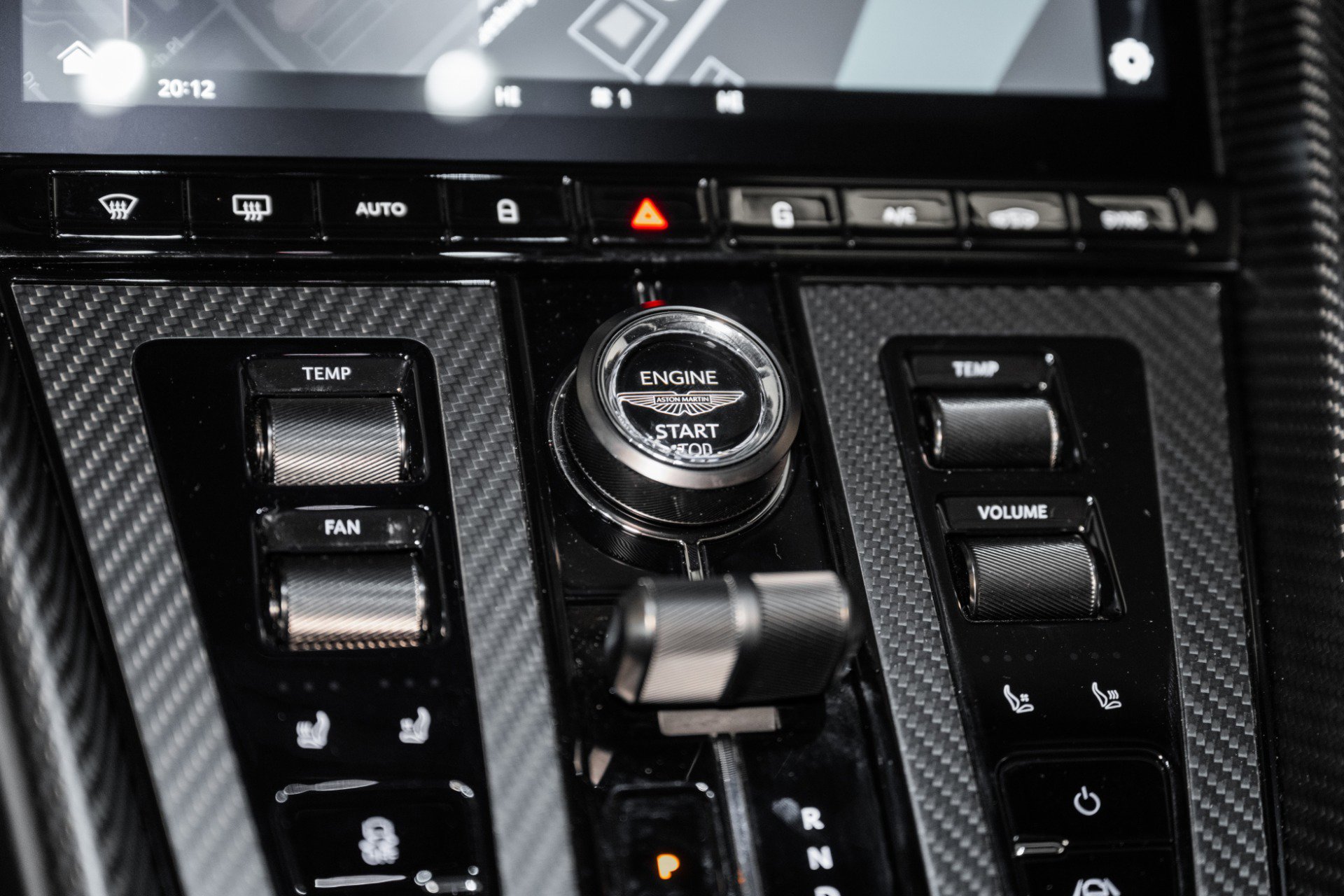 Used 2025 Aston Martin DB12 Coupe image 31