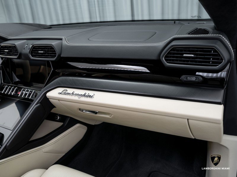 Used 2022 Lamborghini Urus image 46
