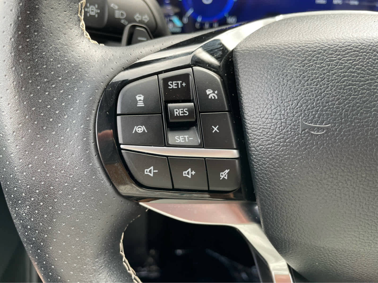 Used 2023 Ford Explorer ST w/ Equipment Group 401A image 17