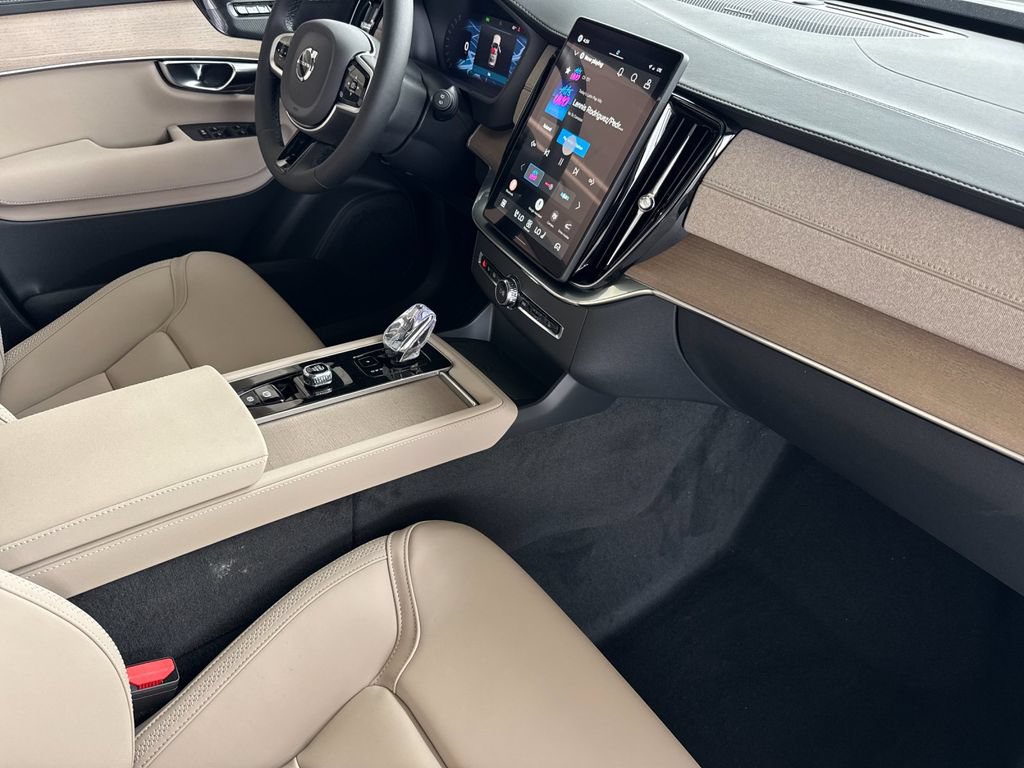 New 2026 Volvo XC90 T8 Plus AWD/4WD image 16