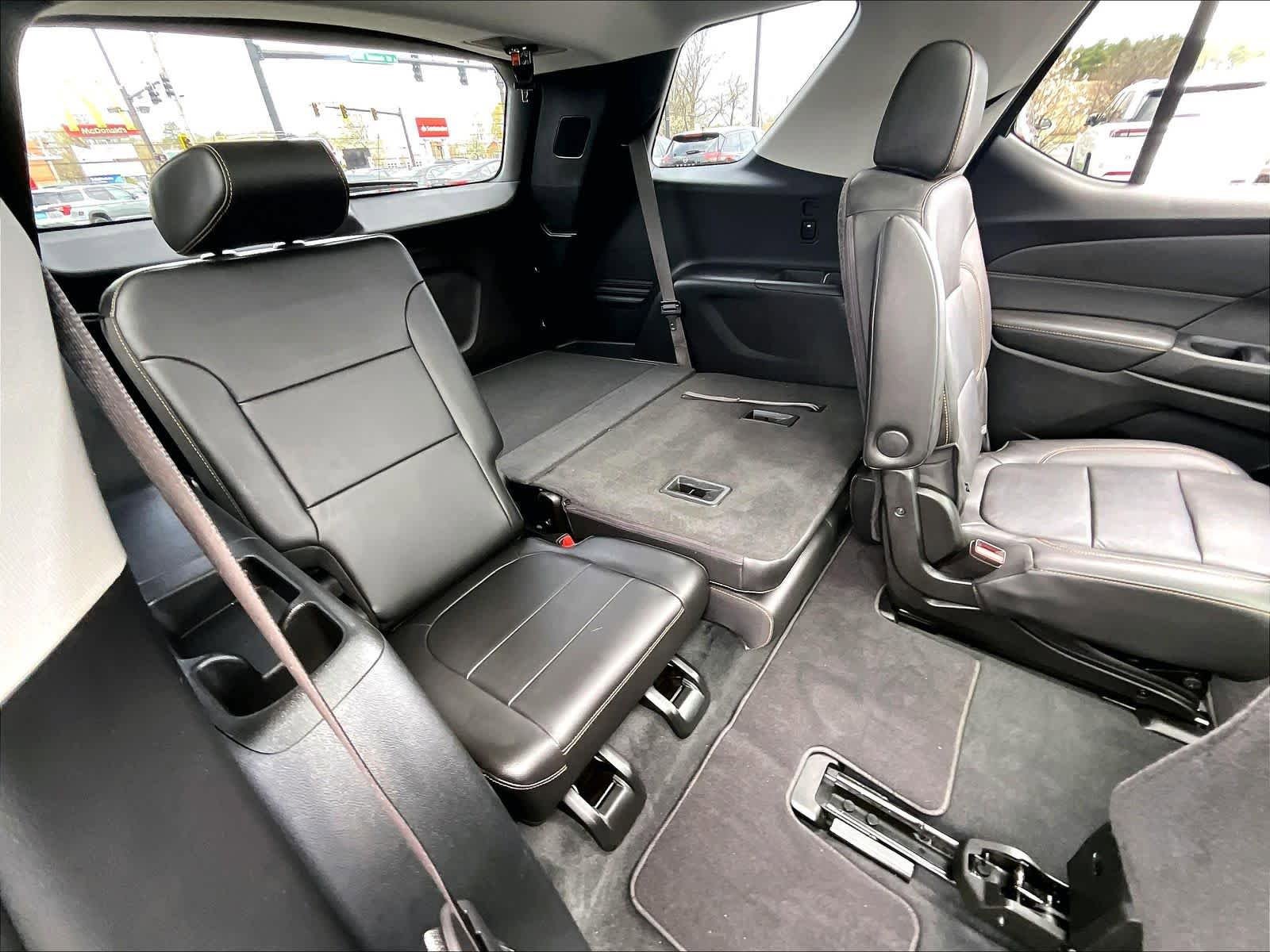Used 2020 Chevrolet Traverse LT w/ LT Premium Package AWD/4WD image 16