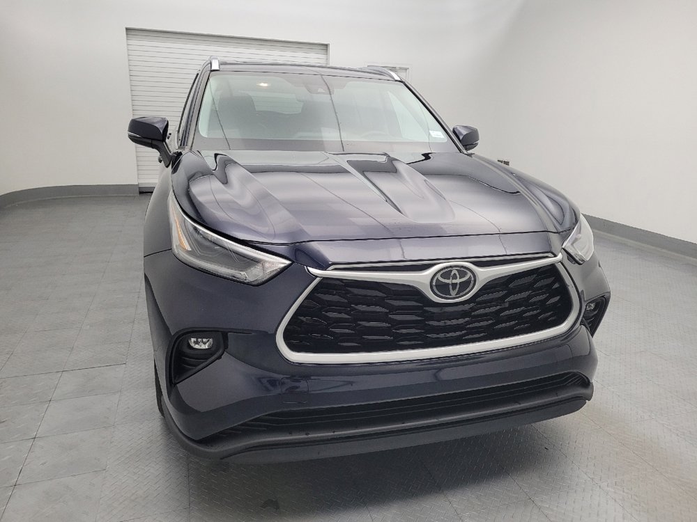 Used 2021 Toyota Highlander XLE AWD/4WD image 14
