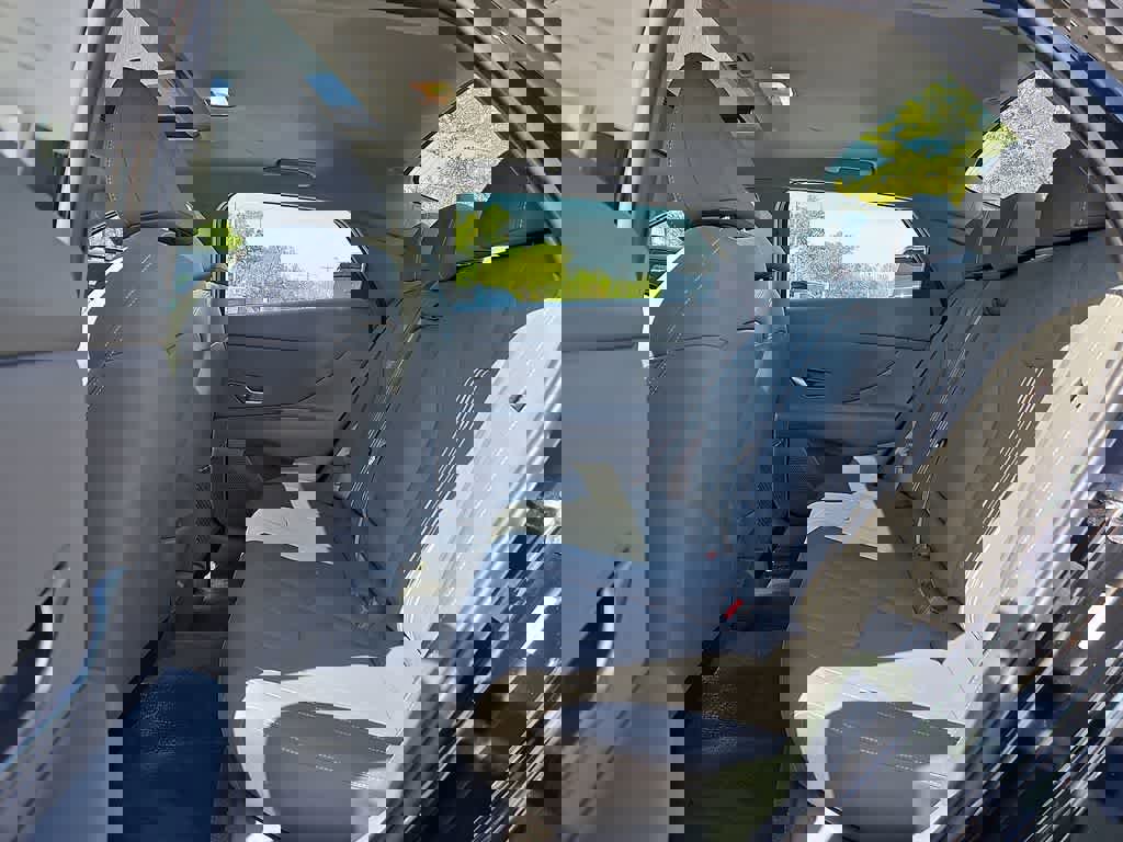 Used 2025 Hyundai Elantra SEL image 9