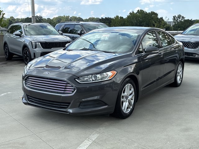Used 2016 Ford Fusion SE FWD image 2