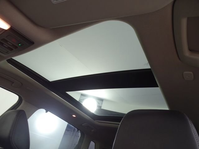 Used 2022 Nissan Rogue Platinum w/ Head-Up Display Package image 11