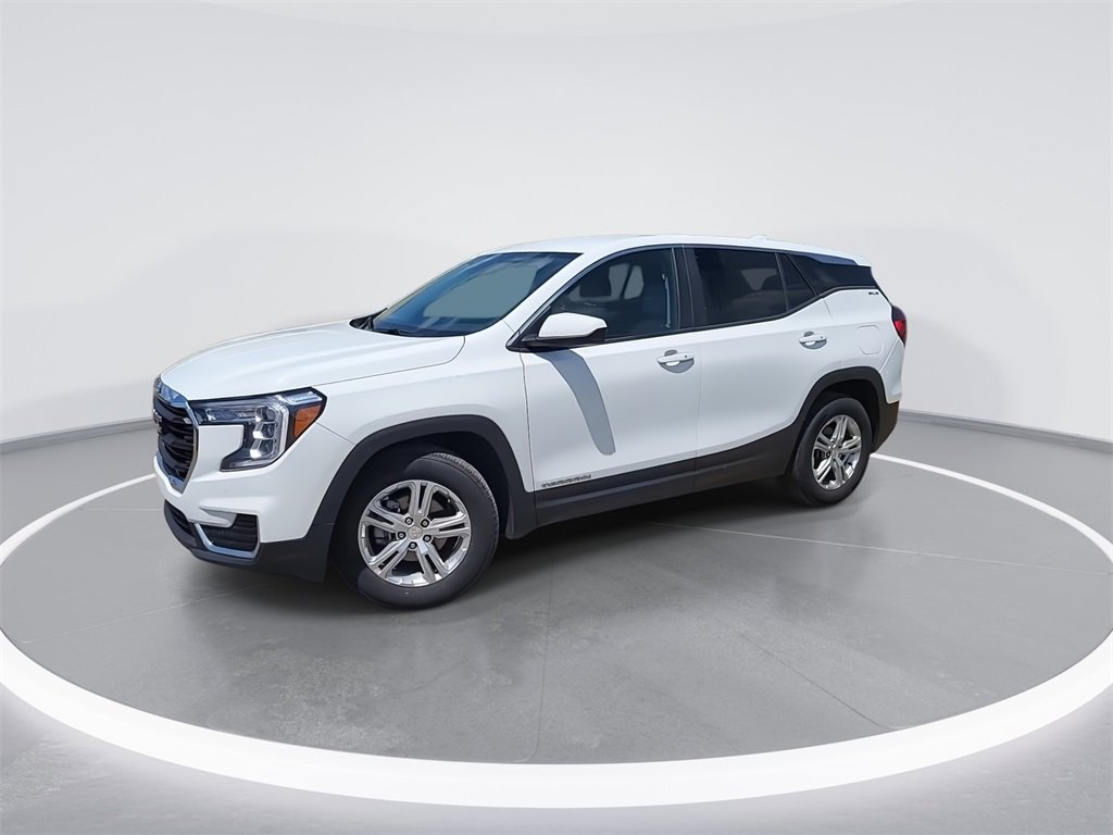 Used 2024 GMC Terrain SLE image 4