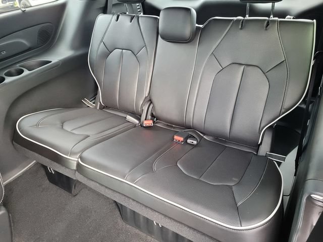 New 2027 Chrysler Pacifica Limited AWD/4WD image 6