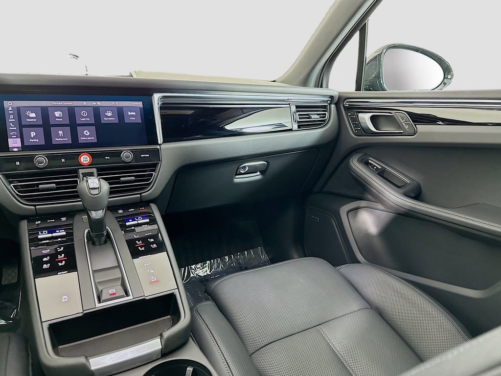 Used 2025 Porsche Macan image 26