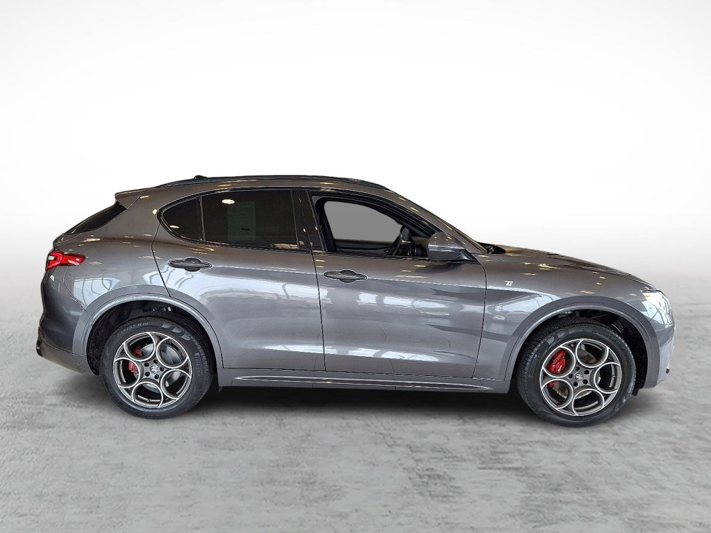 Used 2022 Alfa Romeo Stelvio Ti image 6
