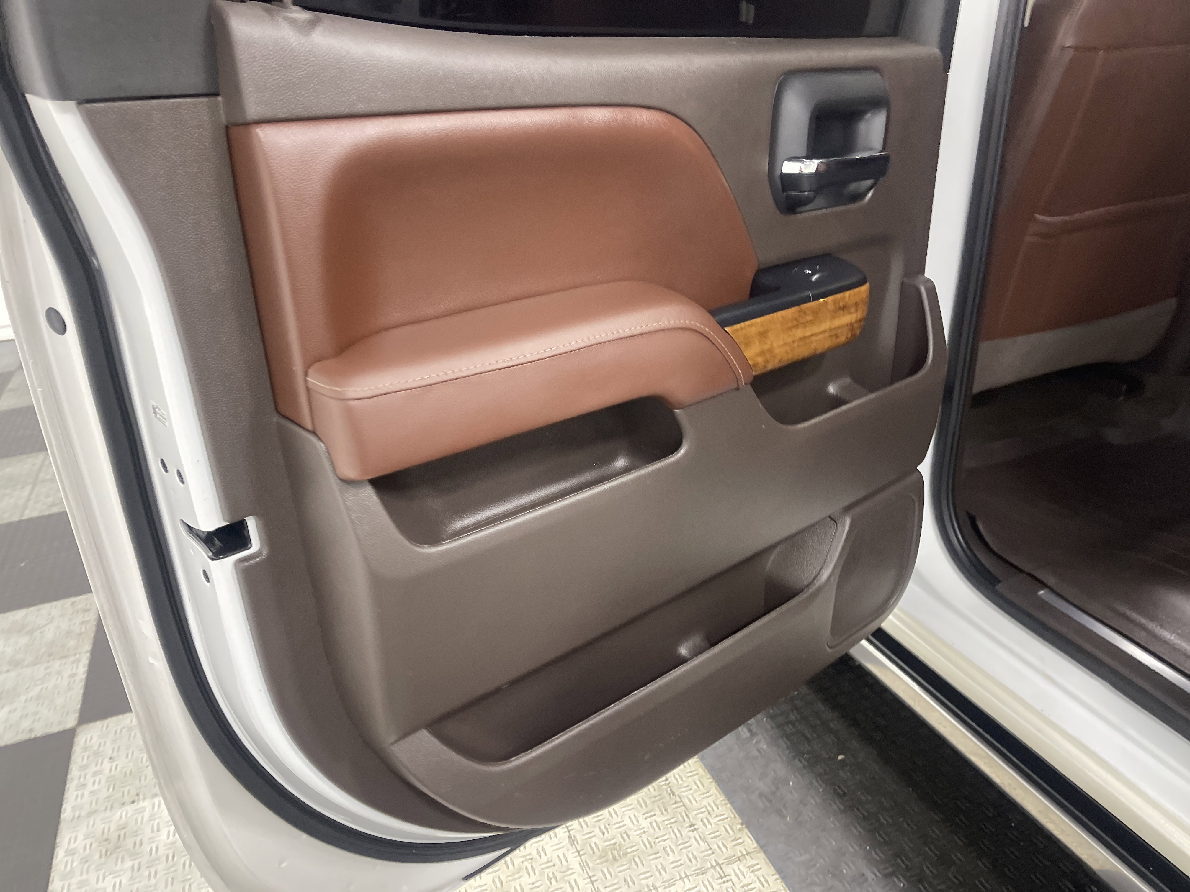 Used 2016 Chevrolet Silverado 1500 High Country w/ High Country Premium Package image 15