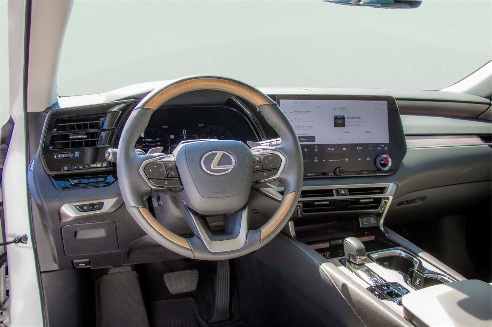 Used 2025 Lexus RX 350 FWD w/ Convenience Package image 6