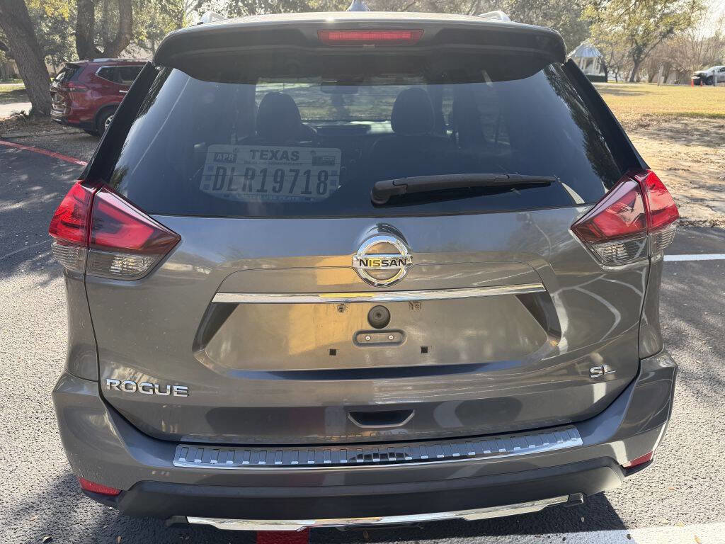 Used 2017 Nissan Rogue SL w/ SL Premium Package FWD image 4