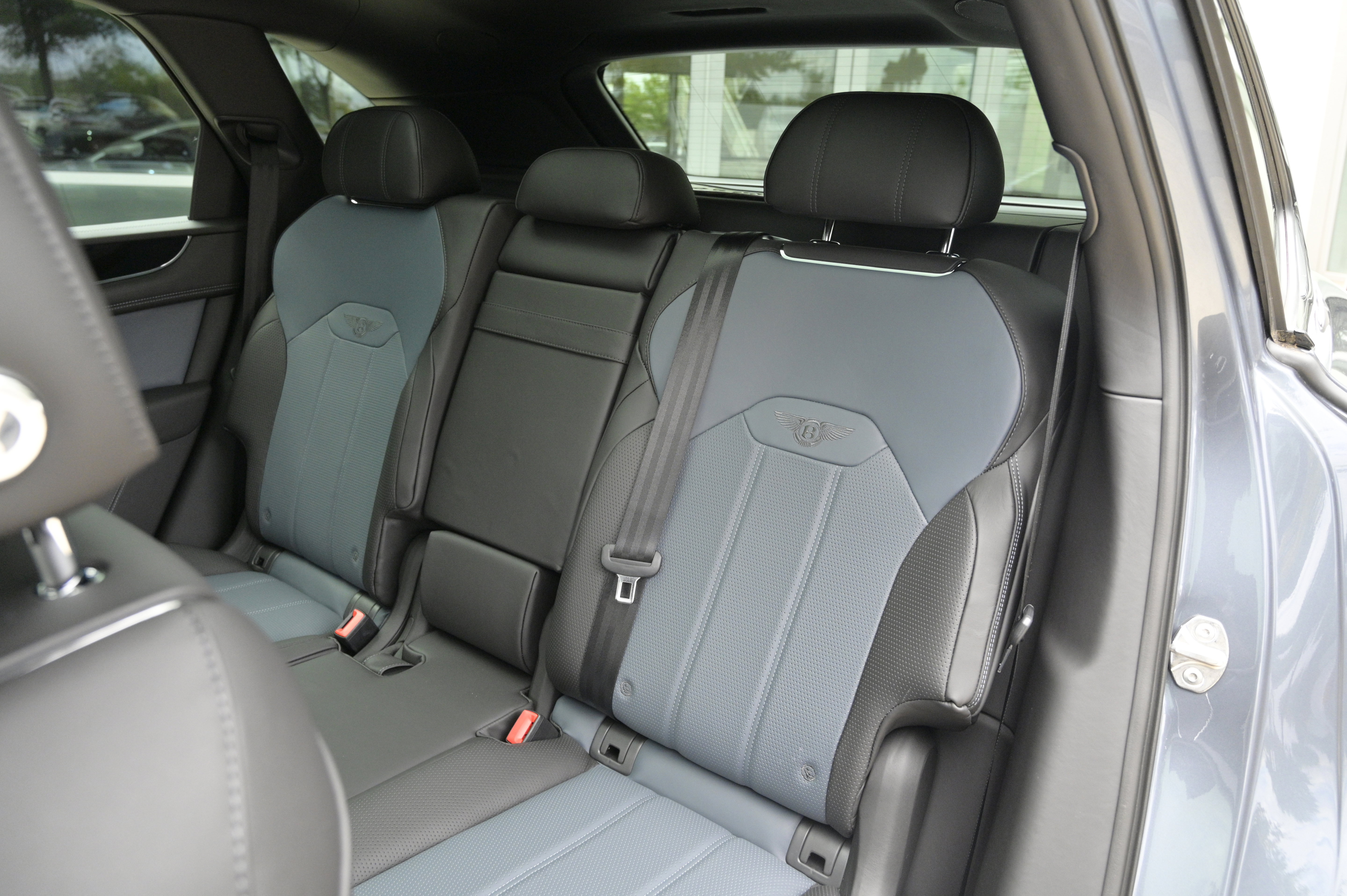 Used 2021 Bentley Bentayga AWD/4WD image 39