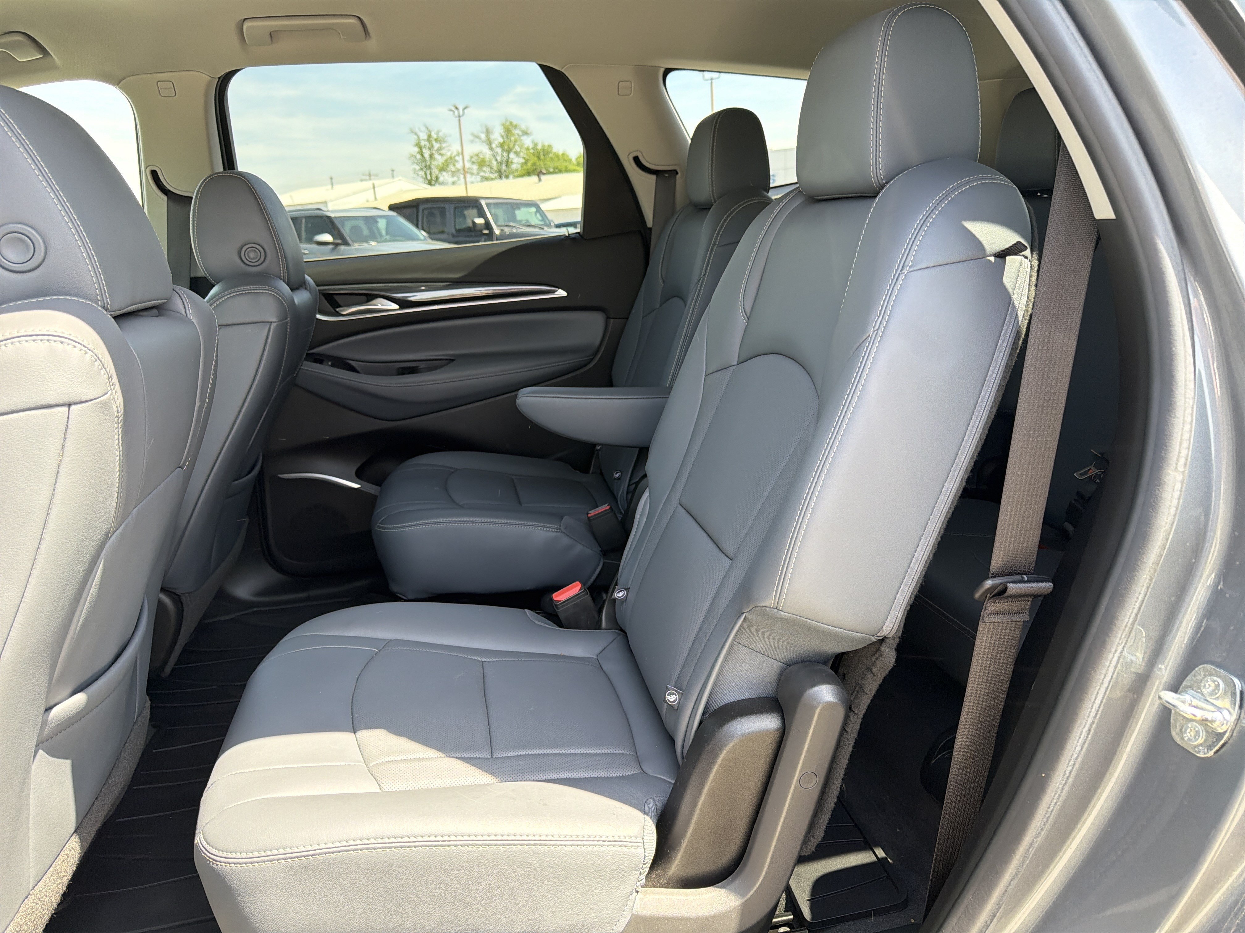 Used 2019 Buick Enclave Essence FWD image 6