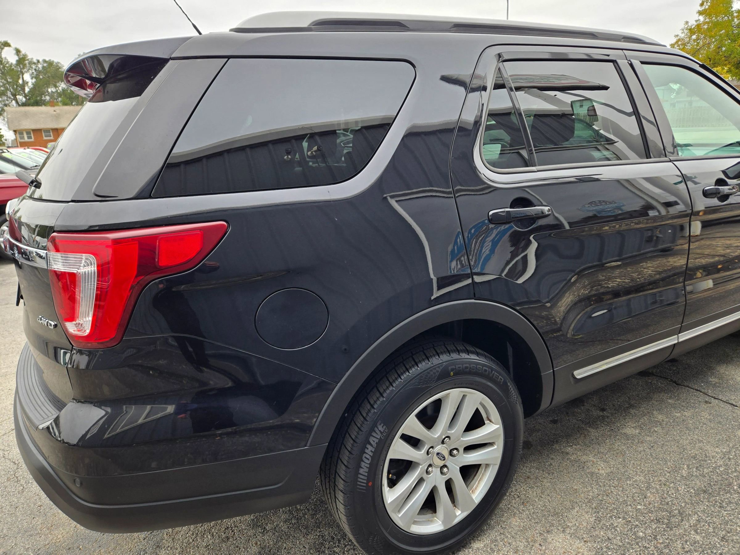 Used 2019 Ford Explorer XLT w/ Equipment Group 202A AWD/4WD image 13