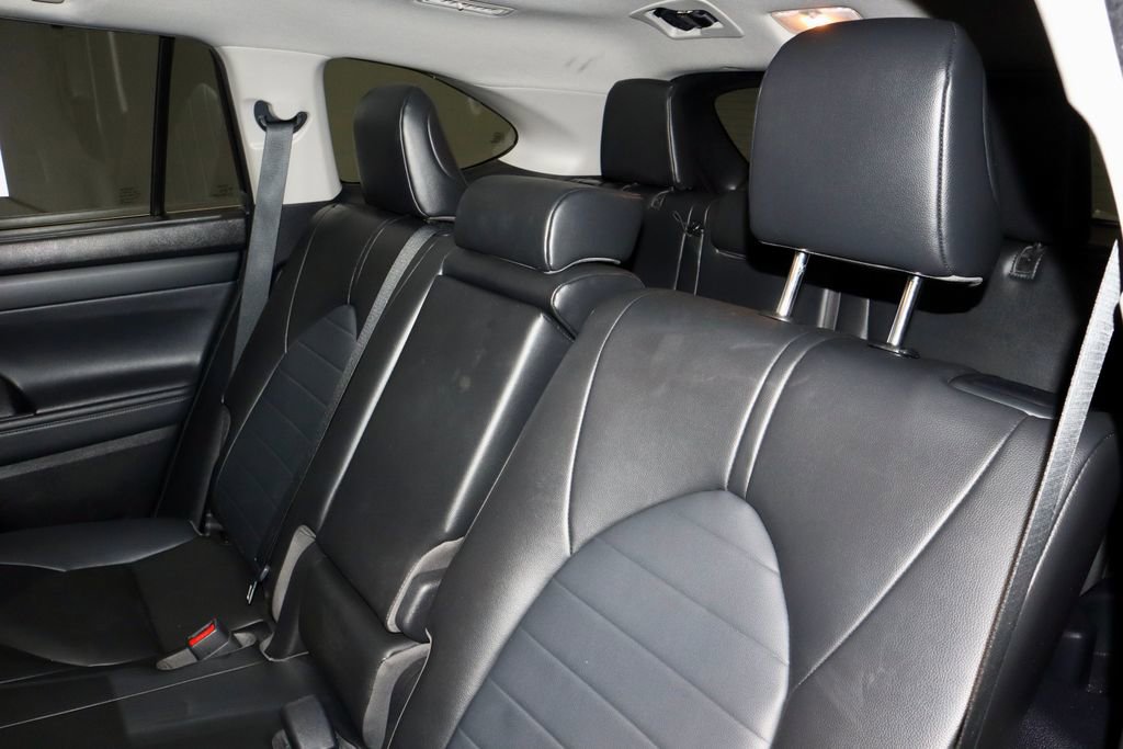 Used 2023 Toyota Highlander XLE AWD/4WD image 22