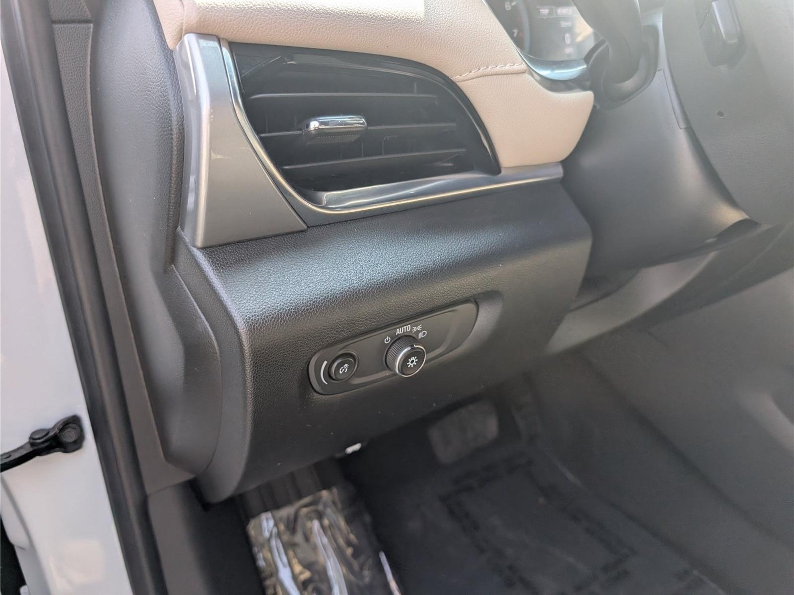 Used 2023 Chevrolet Traverse LS AWD/4WD image 22