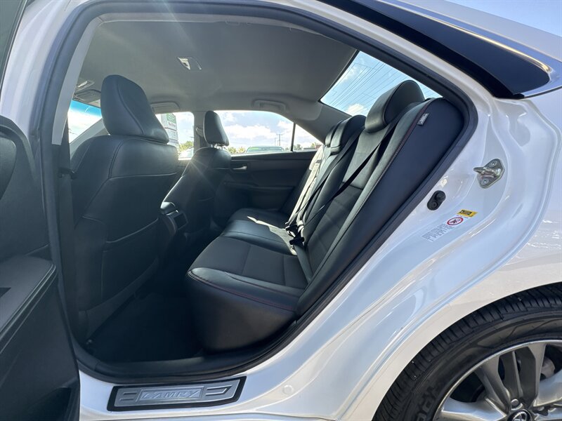 Used 2017 Toyota Camry SE w/ Protection Package (Q2) FWD image 30