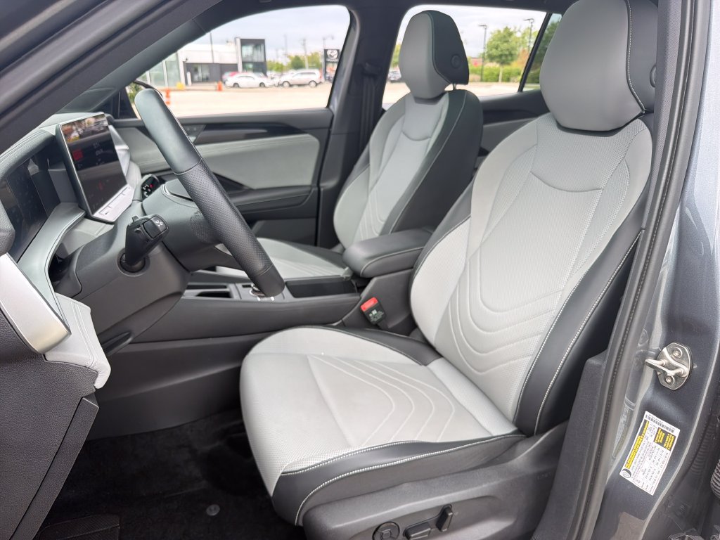 Certified 2026 Volkswagen Tiguan SE R-Line AWD/4WD image 7