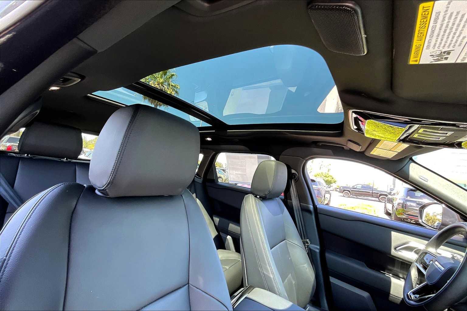 New 2026 Land Rover Range Rover Velar Dynamic SE image 26