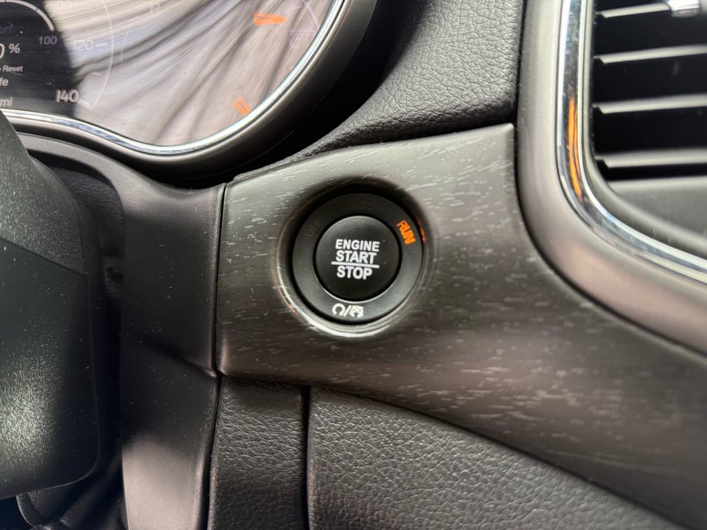 Used 2018 Jeep Grand Cherokee Altitude image 10