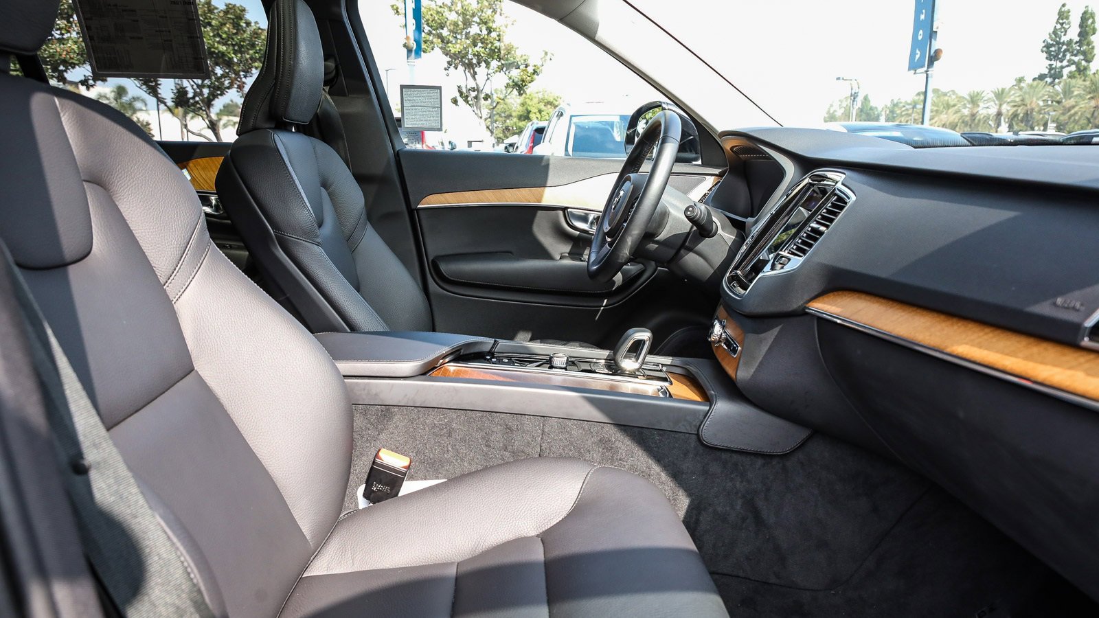 Used 2025 Volvo XC90 B6 Ultra image 17