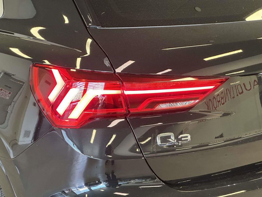 Used 2025 Audi Q3 2.0T Premium w/ Convenience Package AWD/4WD image 13