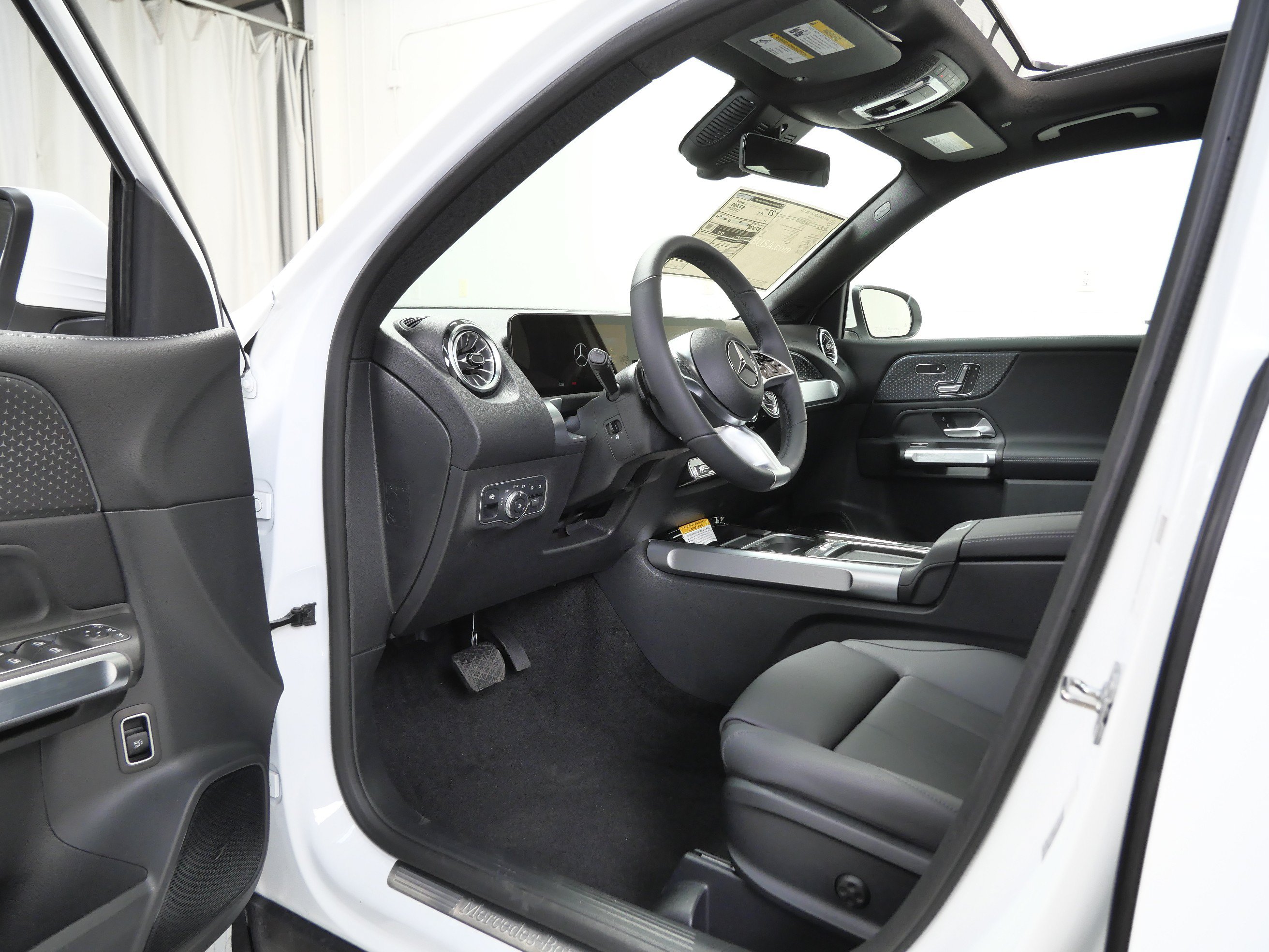 Certified 2026 Mercedes-Benz GLB 250 4MATIC image 7