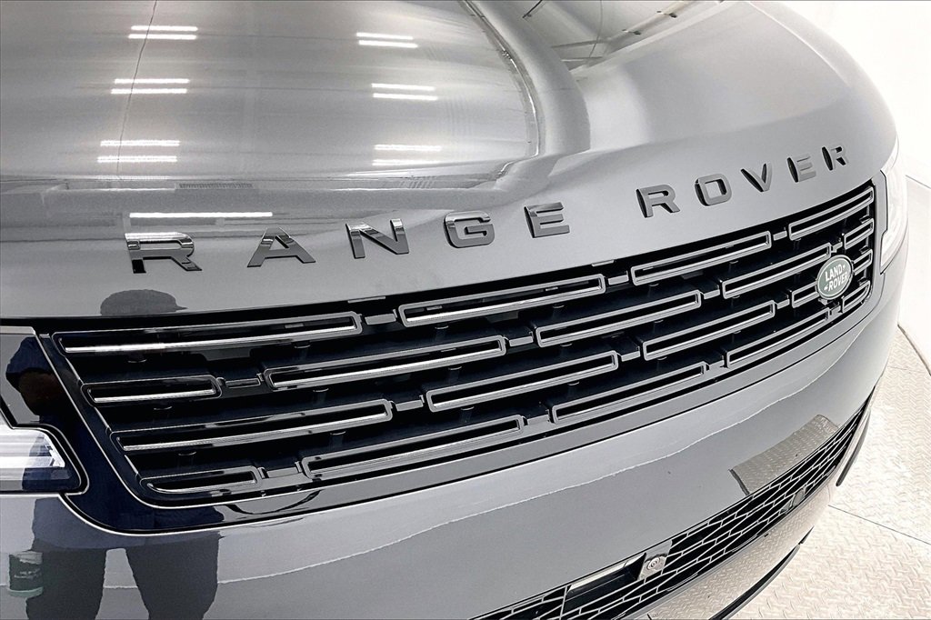 Used 2025 Land Rover Range Rover Sport SE image 30