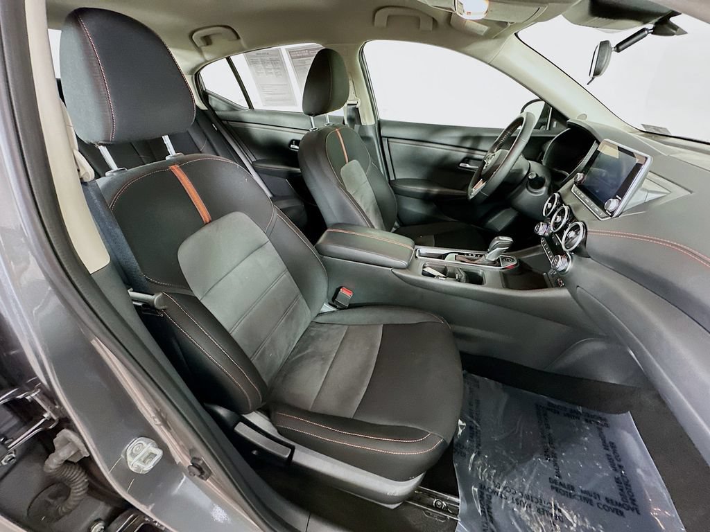 Certified 2025 Nissan Sentra SR FWD image 35