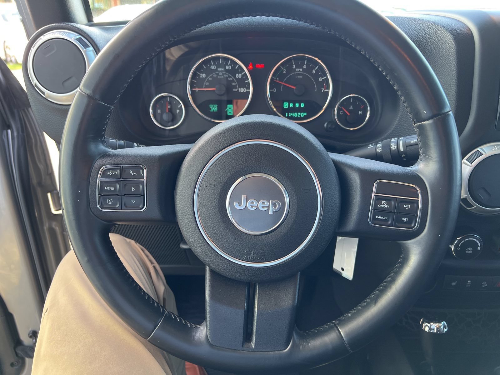 Used 2015 Jeep Wrangler Unlimited Sahara w/ Connectivity Group AWD/4WD image 8