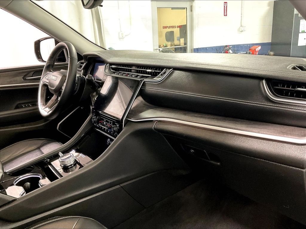 Used 2022 Jeep Grand Cherokee L Limited AWD/4WD image 14