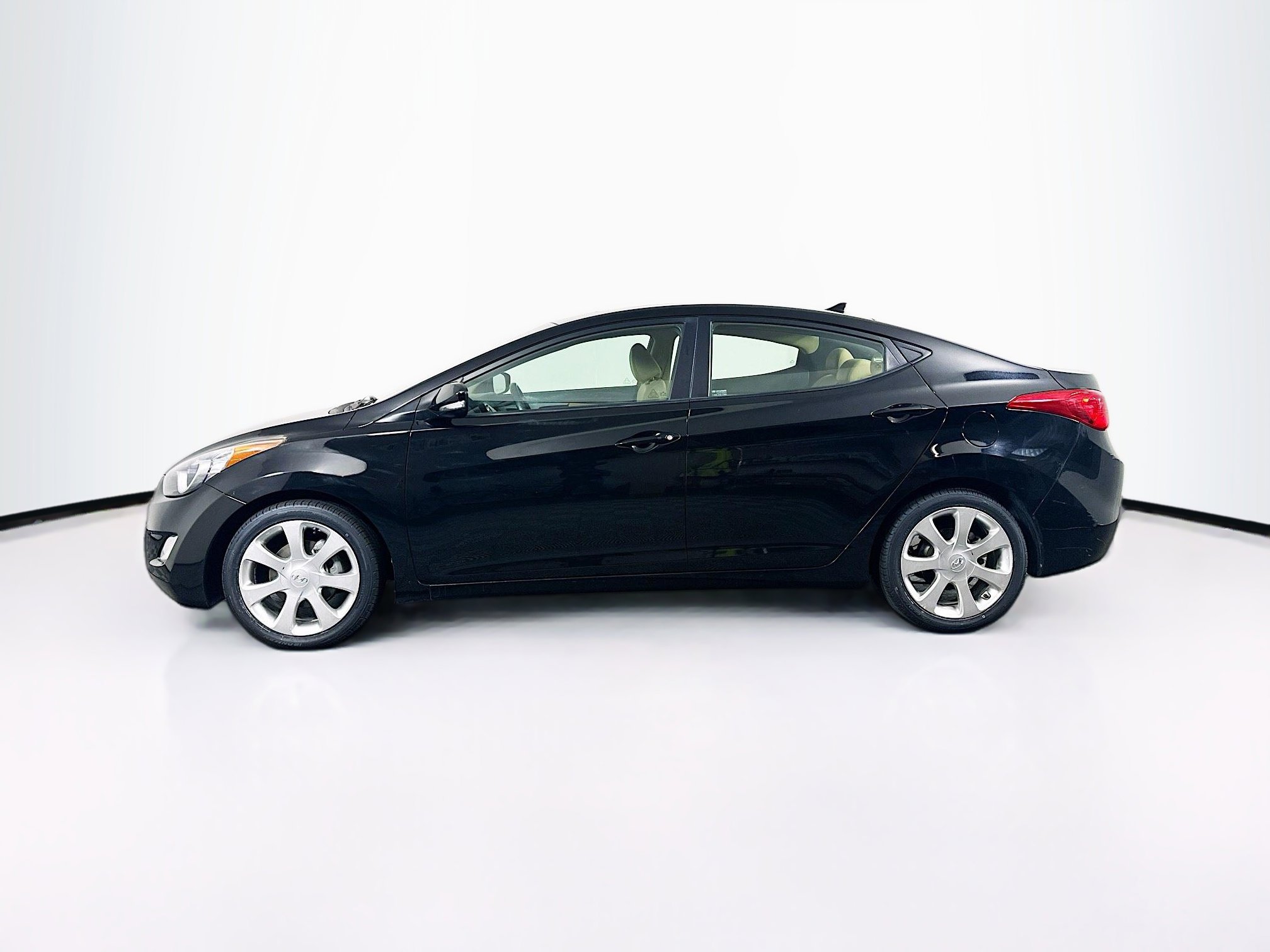 Used 2012 Hyundai Elantra Limited w/ Technology Pkg 5 FWD image 4