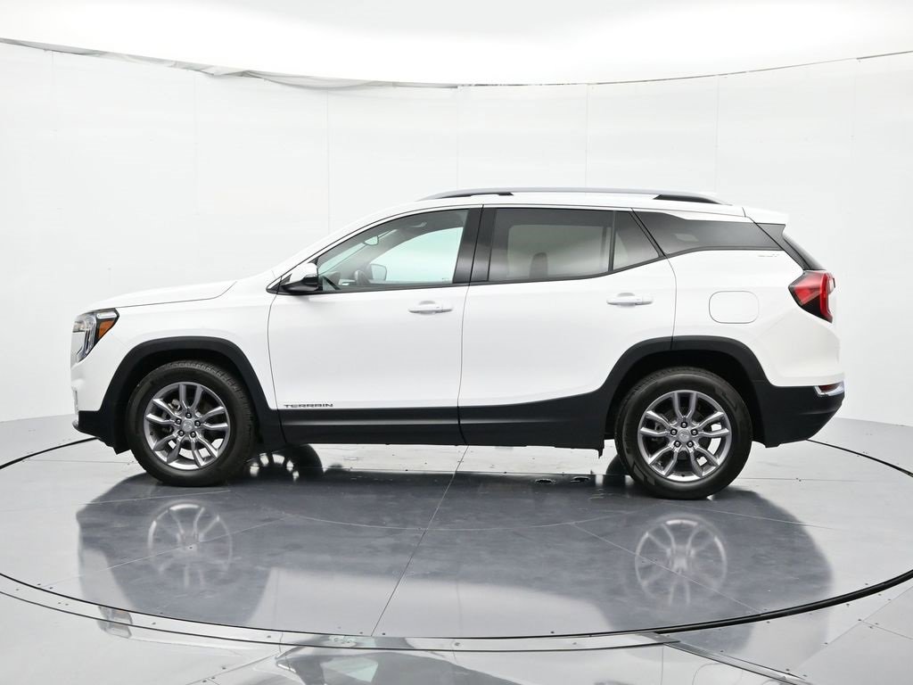 Used 2024 GMC Terrain SLT image 8
