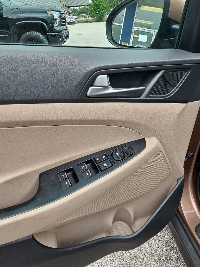 Used 2016 Hyundai Tucson Limited w/ Option Group 03 FWD image 11