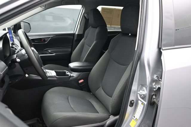 Used 2023 Toyota RAV4 LE AWD/4WD image 5