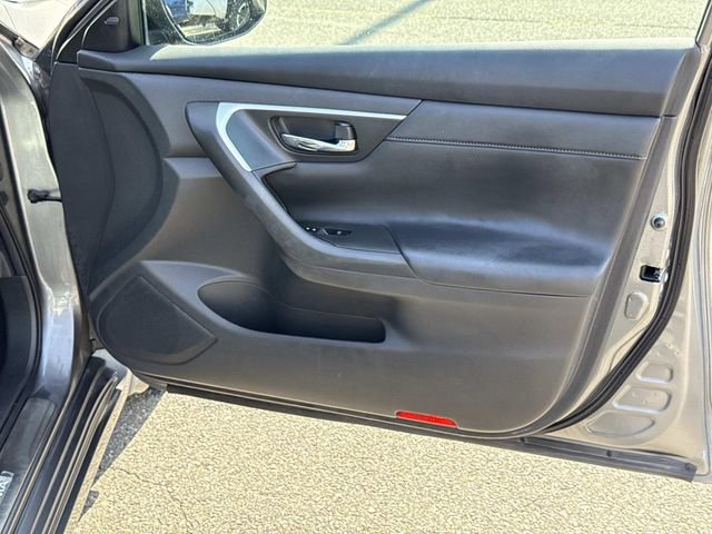 Used 2016 Nissan Altima 3.5 SL w/ 3.5 Technology Package FWD image 8