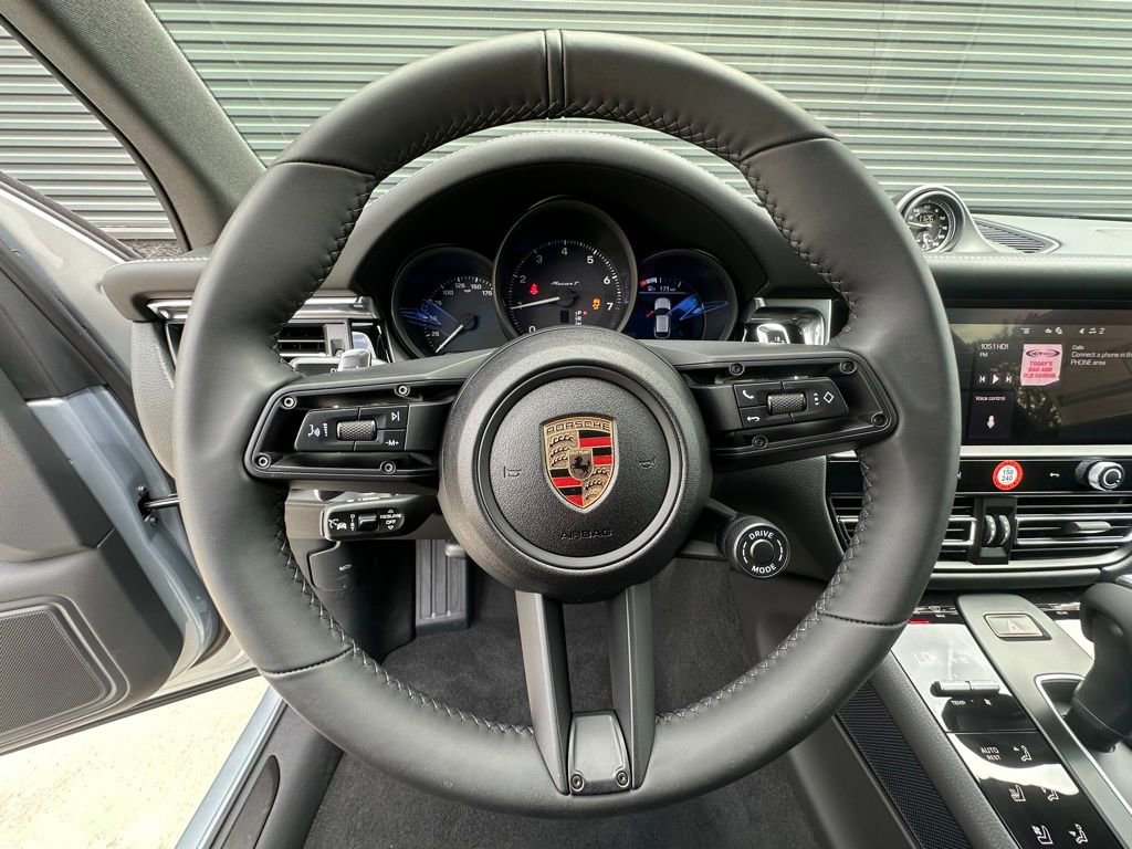 Certified 2025 Porsche Macan Turbo AWD/4WD image 18