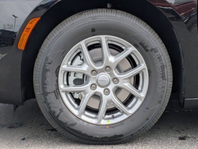 New 2027 Chrysler Pacifica Select FWD image 10