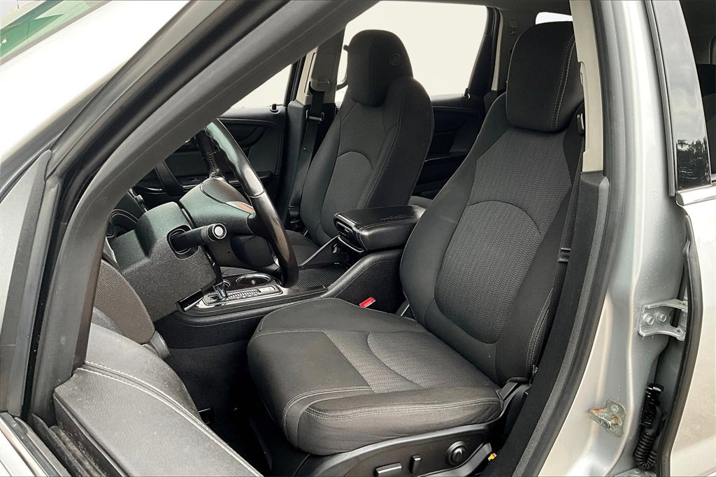 Used 2017 Chevrolet Traverse LT w/ Style and Technology Package image 21