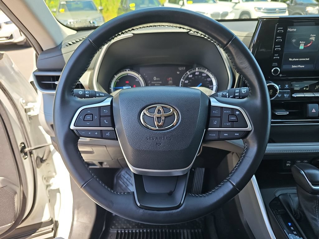Used 2022 Toyota Highlander XLE AWD/4WD image 17