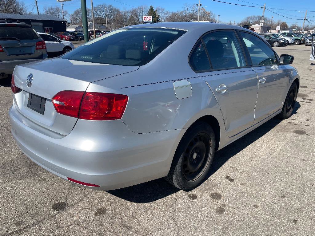 Used 2011 Volkswagen Jetta S image 4