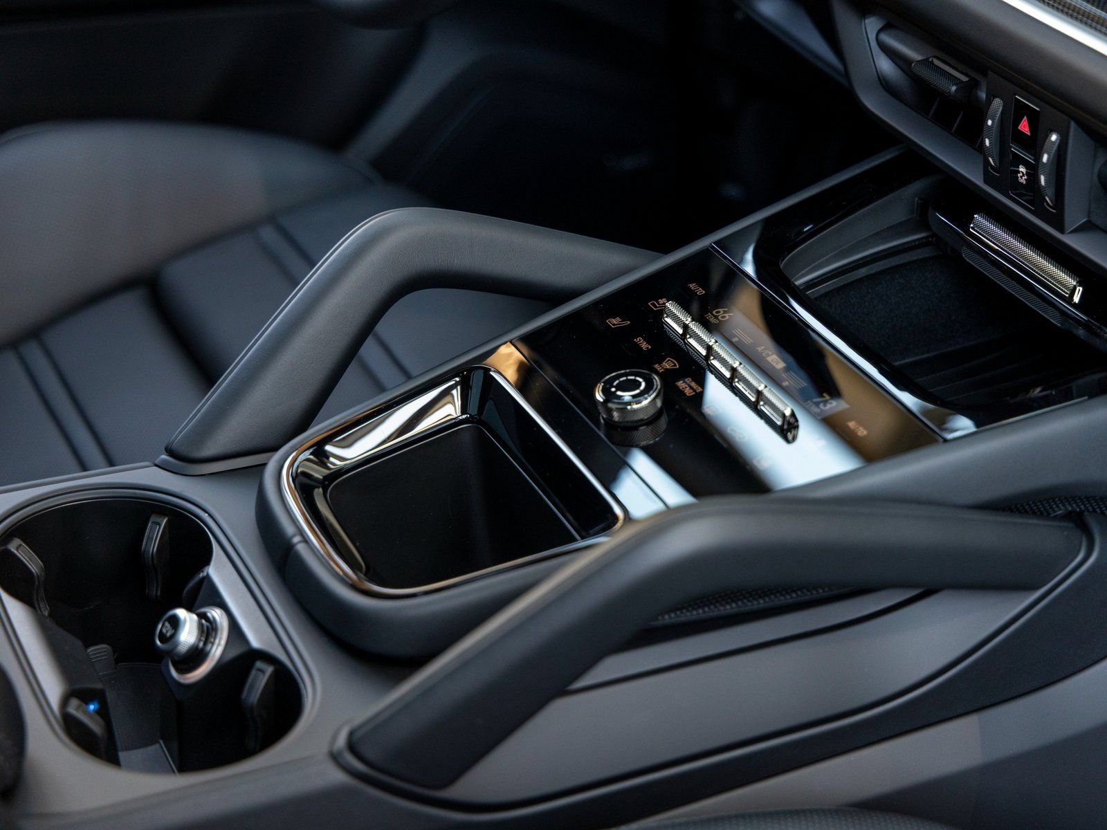 New 2025 Porsche Cayenne Turbo AWD/4WD image 55