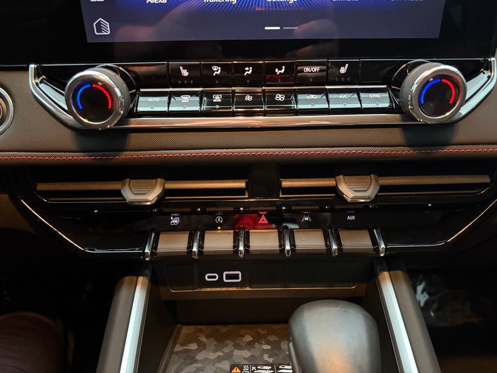 Used 2024 Chevrolet Colorado Z71 w/ Z71 Convenience Package 2 image 28