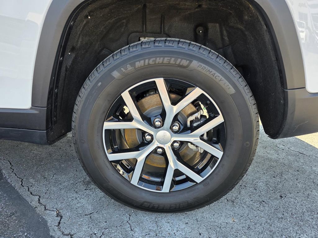 Used 2024 Jeep Grand Cherokee L Limited image 11