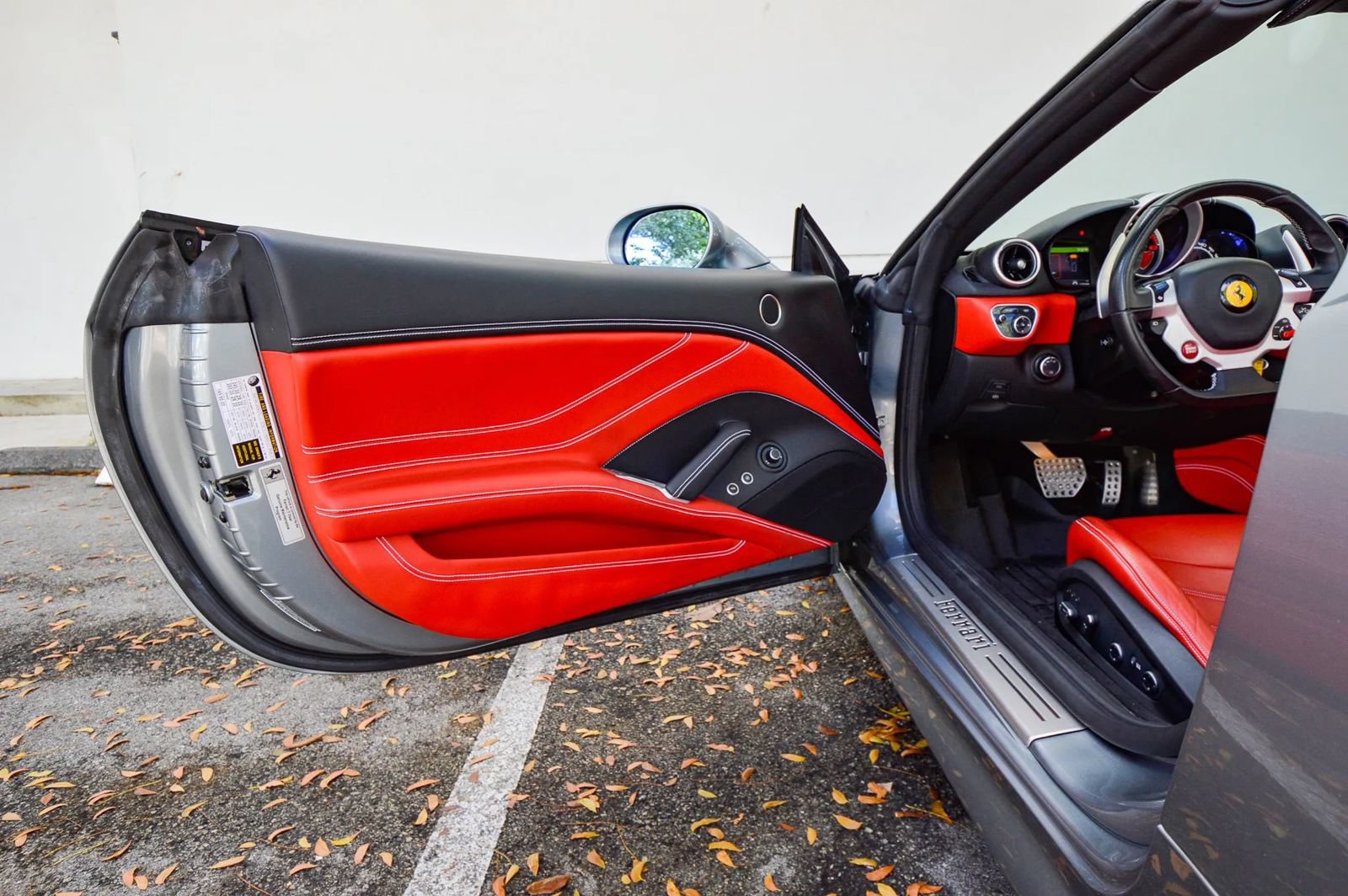 Used 2015 Ferrari California T RWD image 32
