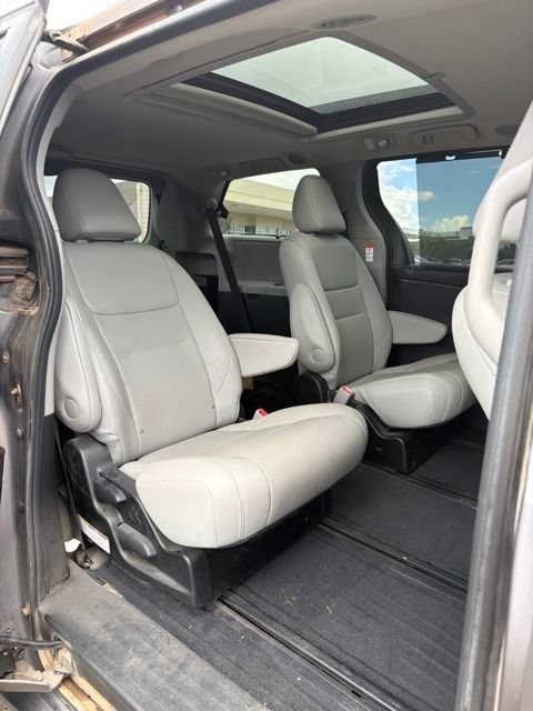 Used 2015 Toyota Sienna Limited AWD/4WD image 9