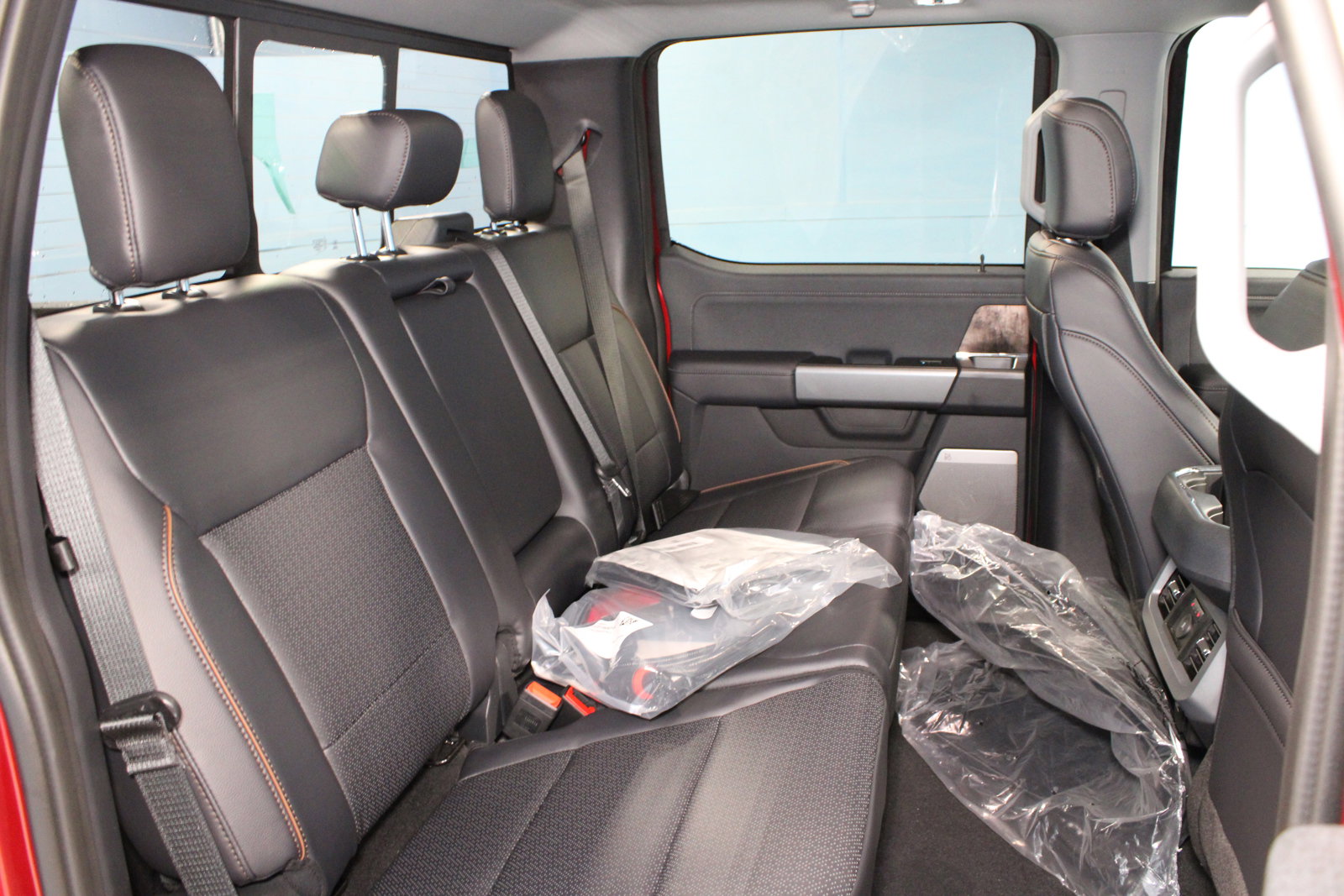 New 2025 Ford F350 Lariat w/ Lariat Ultimate Package image 24