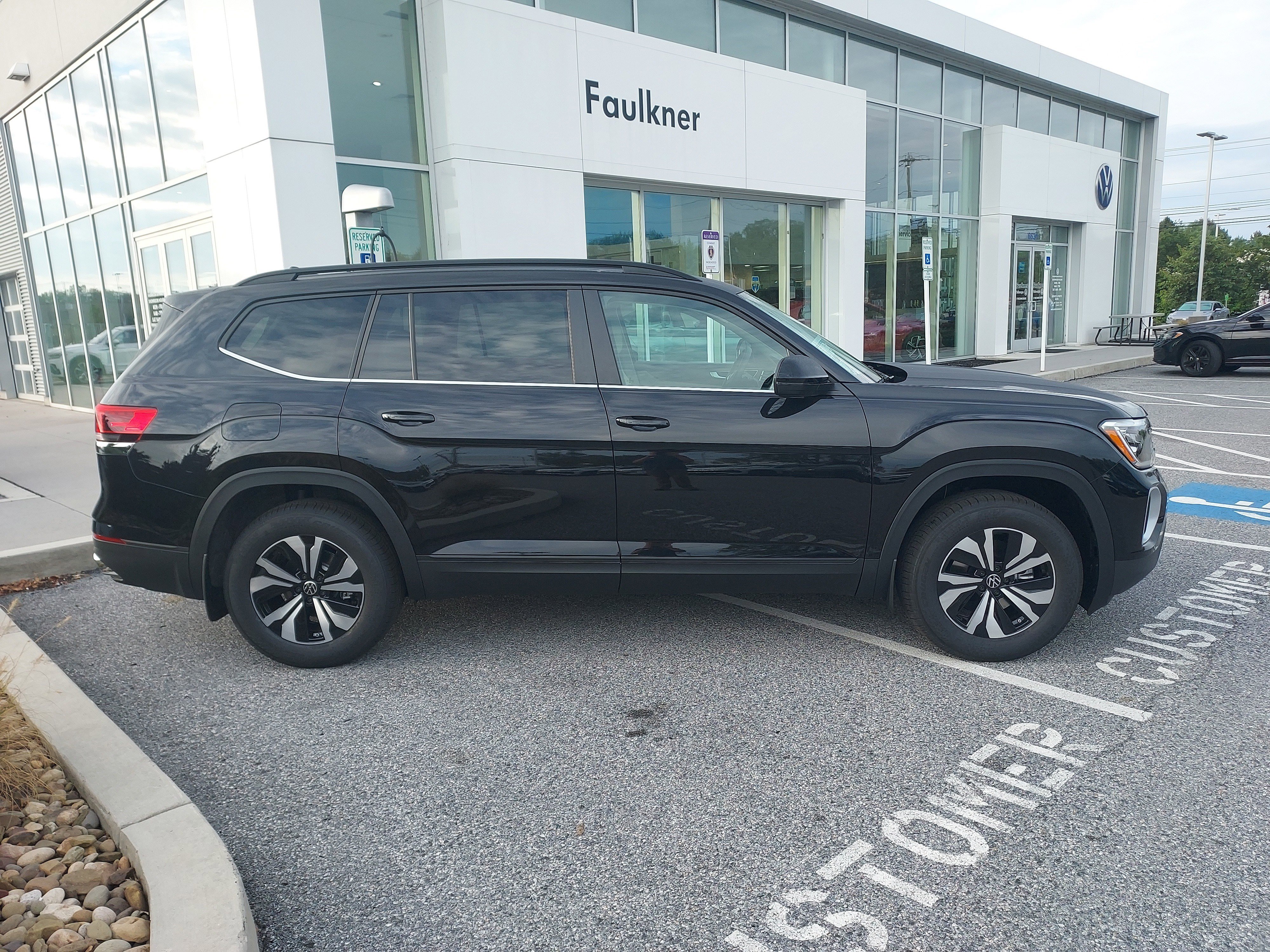 New 2026 Volkswagen Atlas SE image 4