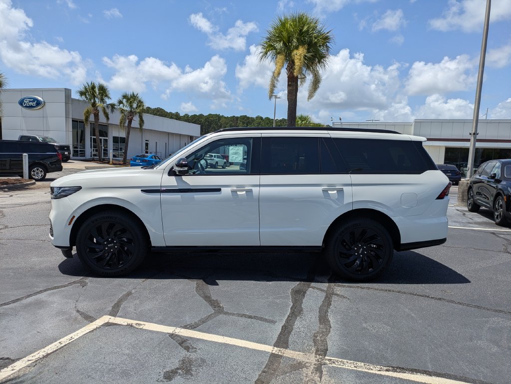 New 2027 Lincoln Navigator Reserve w/ Jet Appearance Package AWD/4WD image 7